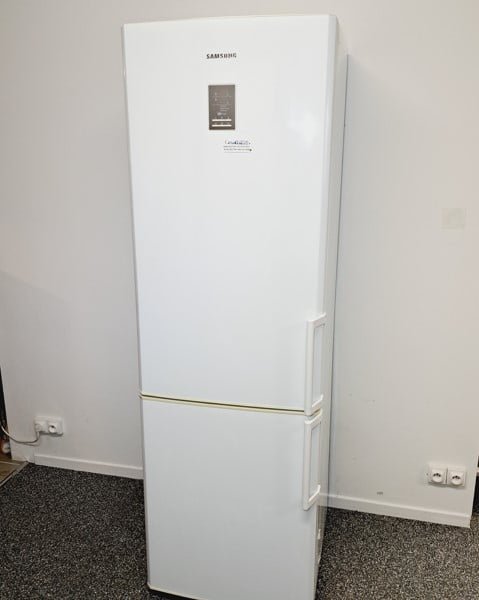 Réfrigérateur - congélateur en bas Froid ventilé : dégivrage automatique
